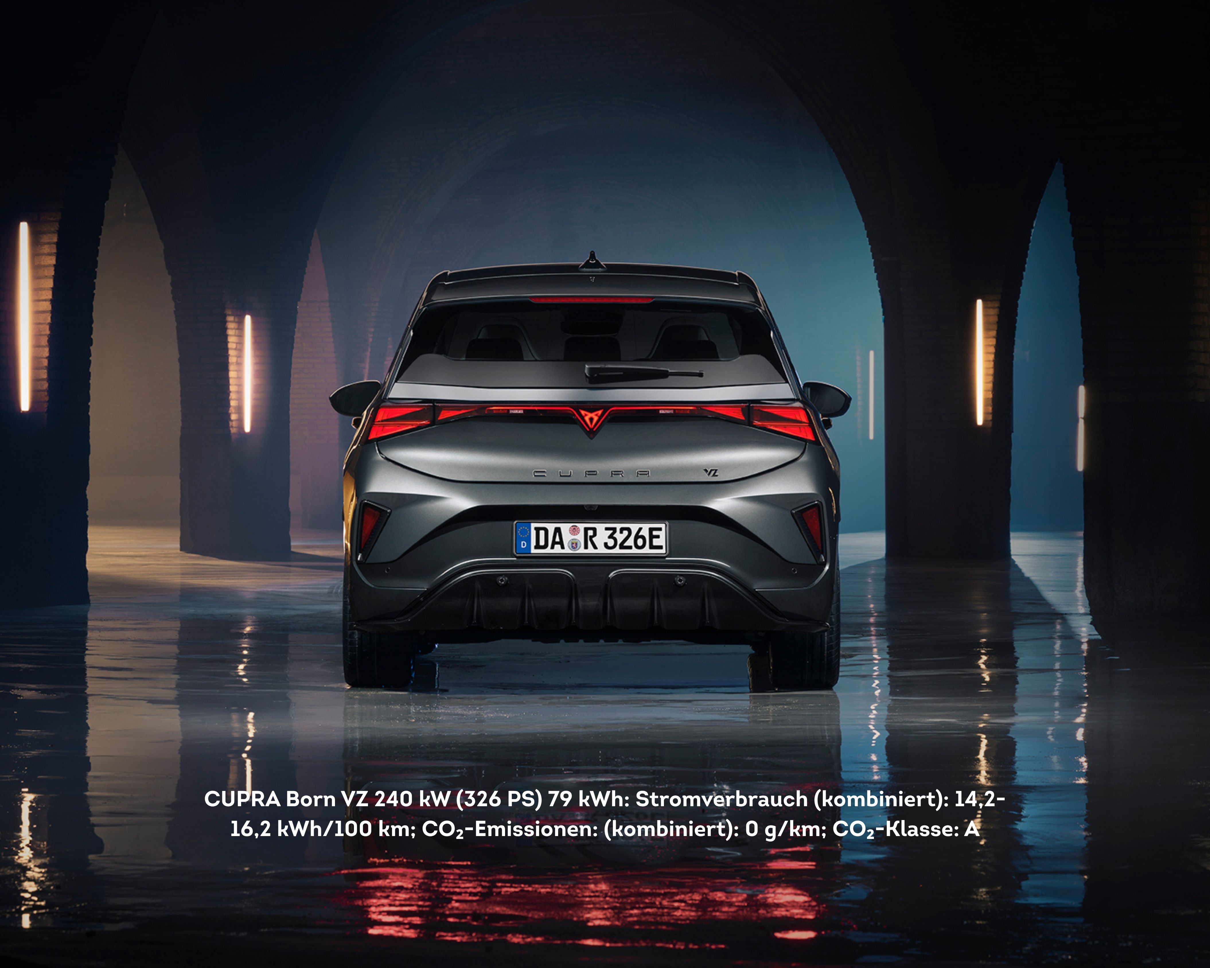 CUPRA Born VZ 240 kW (326 PS) 79 kWh: Stromverbrauch (kombiniert): 14,2-16,2 kWh/100 km; CO₂-Emissionen: (kombiniert): 0 g/km; CO₂-Klasse: A